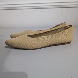 Vivaia Lightweight Pointed-Ballet Flats size 9.5US